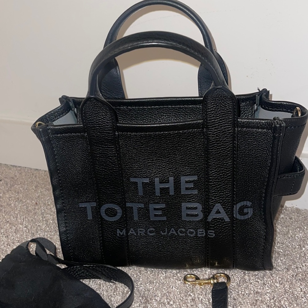 Marc Jacobs Small LEATHER THE TOTE BAG in Black